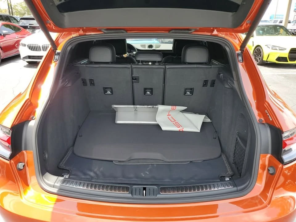2025 Porsche Macan Electric - Image 6 of 19