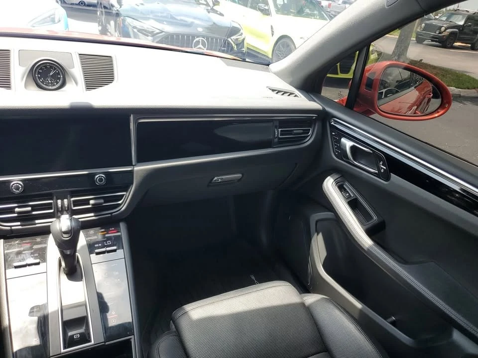 2025 Porsche Macan Electric - Image 12 of 19