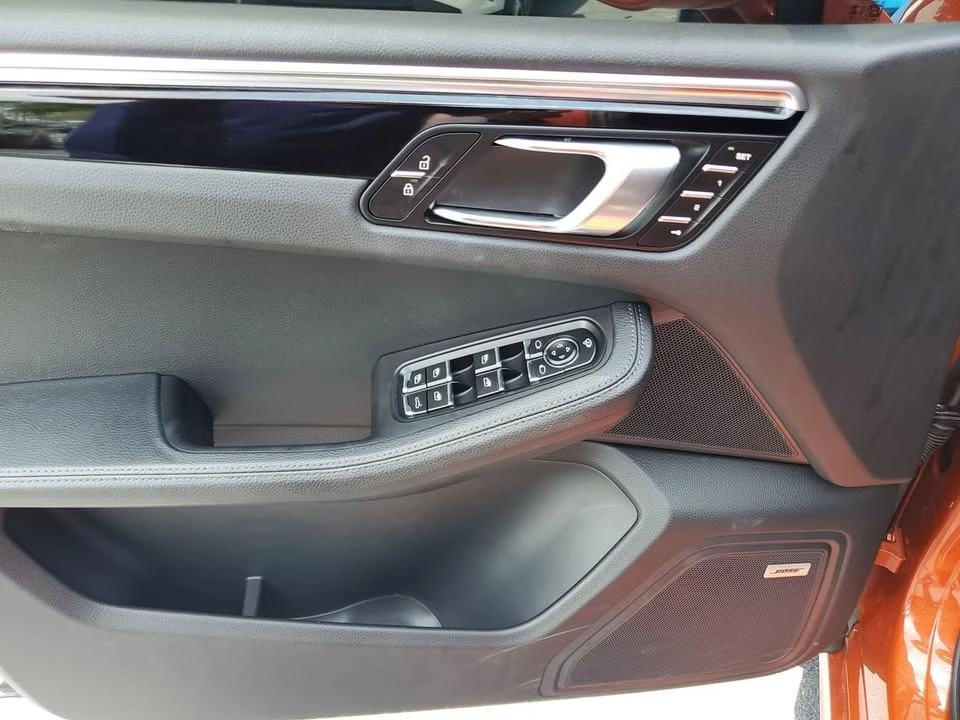 2025 Porsche Macan Electric - Image 14 of 19