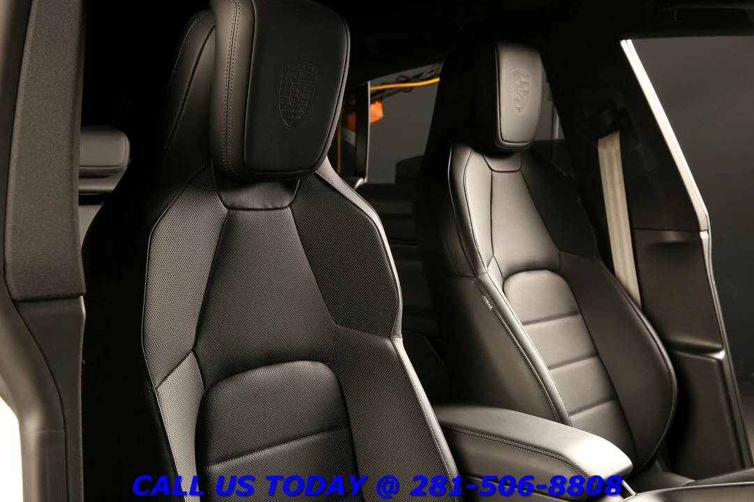 2025 Porsche Macan Electric - Image 21 of 24