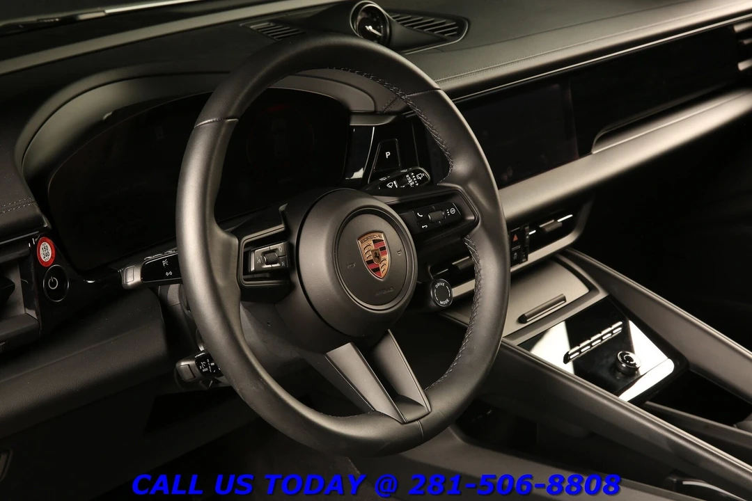 2025 Porsche Macan Electric - Image 9 of 24