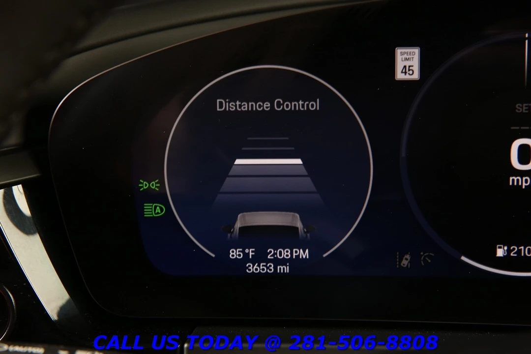 2025 Porsche Macan Electric - Image 15 of 24