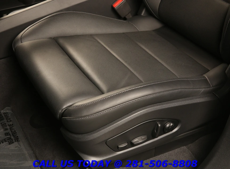 2025 Porsche Macan Electric - Image 12 of 24