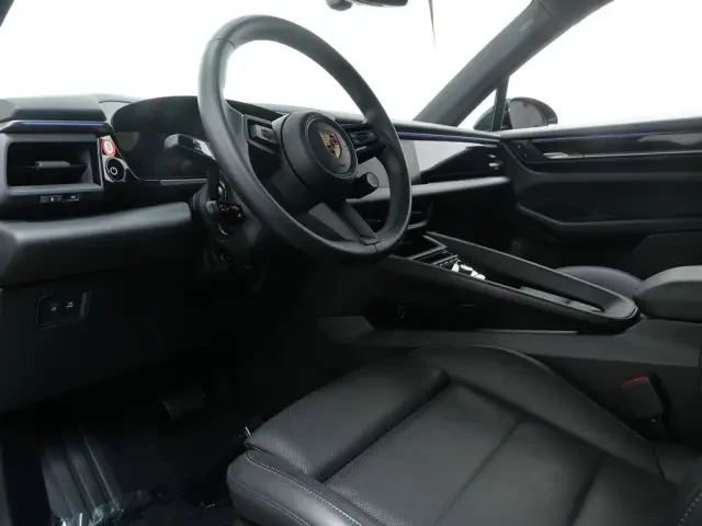 2025 Porsche Macan Electric - Image 4 of 8