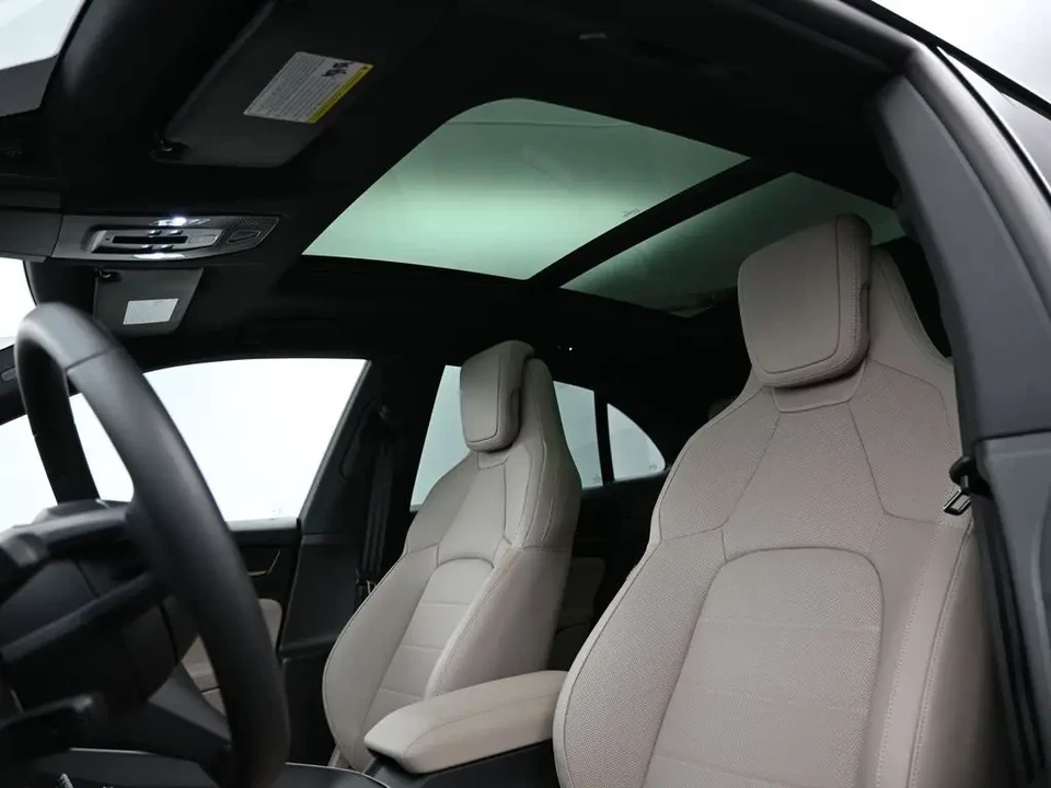 2025 Porsche Macan Electric - Image 5 of 11