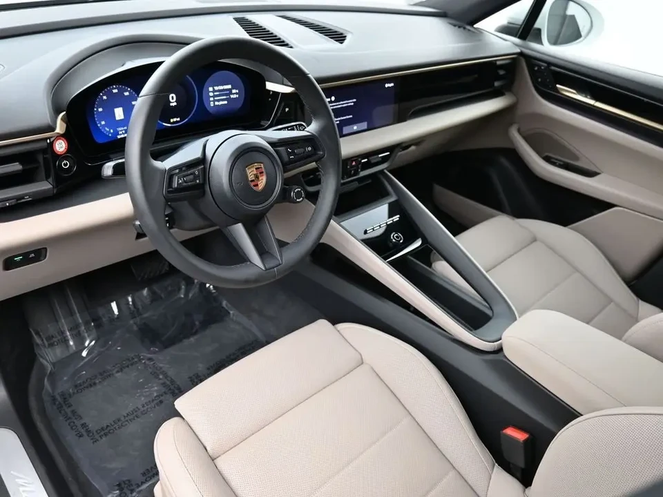 2025 Porsche Macan Electric - Image 4 of 11