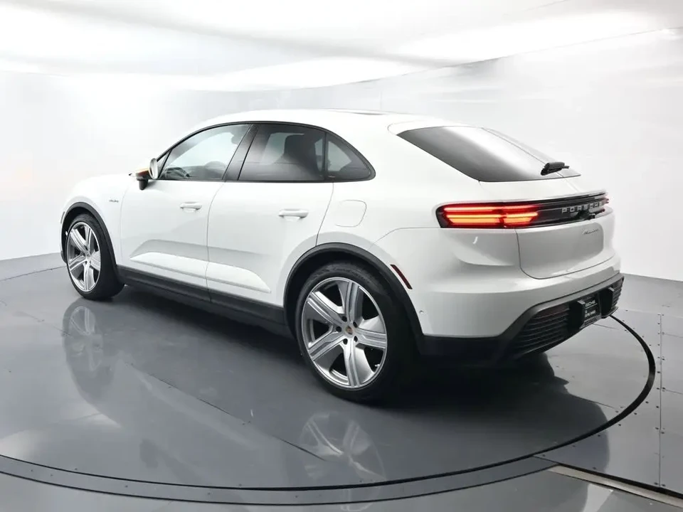 2025 Porsche Macan Electric - Image 3 of 11
