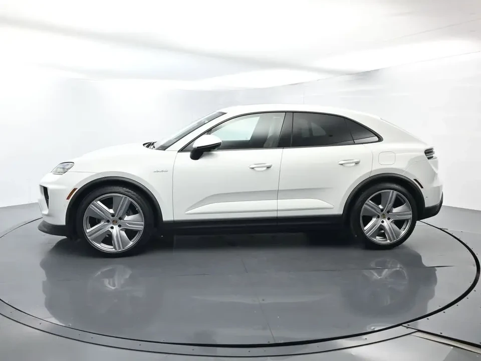 2025 Porsche Macan Electric - Image 2 of 11
