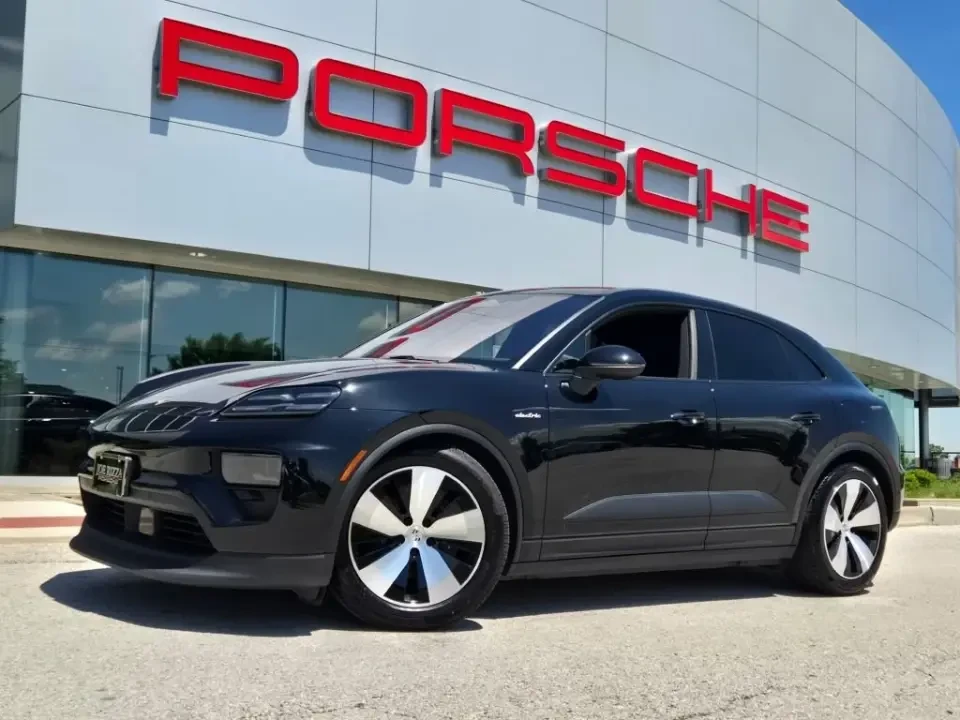 2025 Porsche Macan Electric - Image 4 of 5