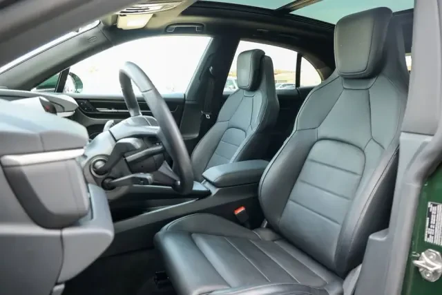 2025 Porsche Macan Electric - Image 4 of 4