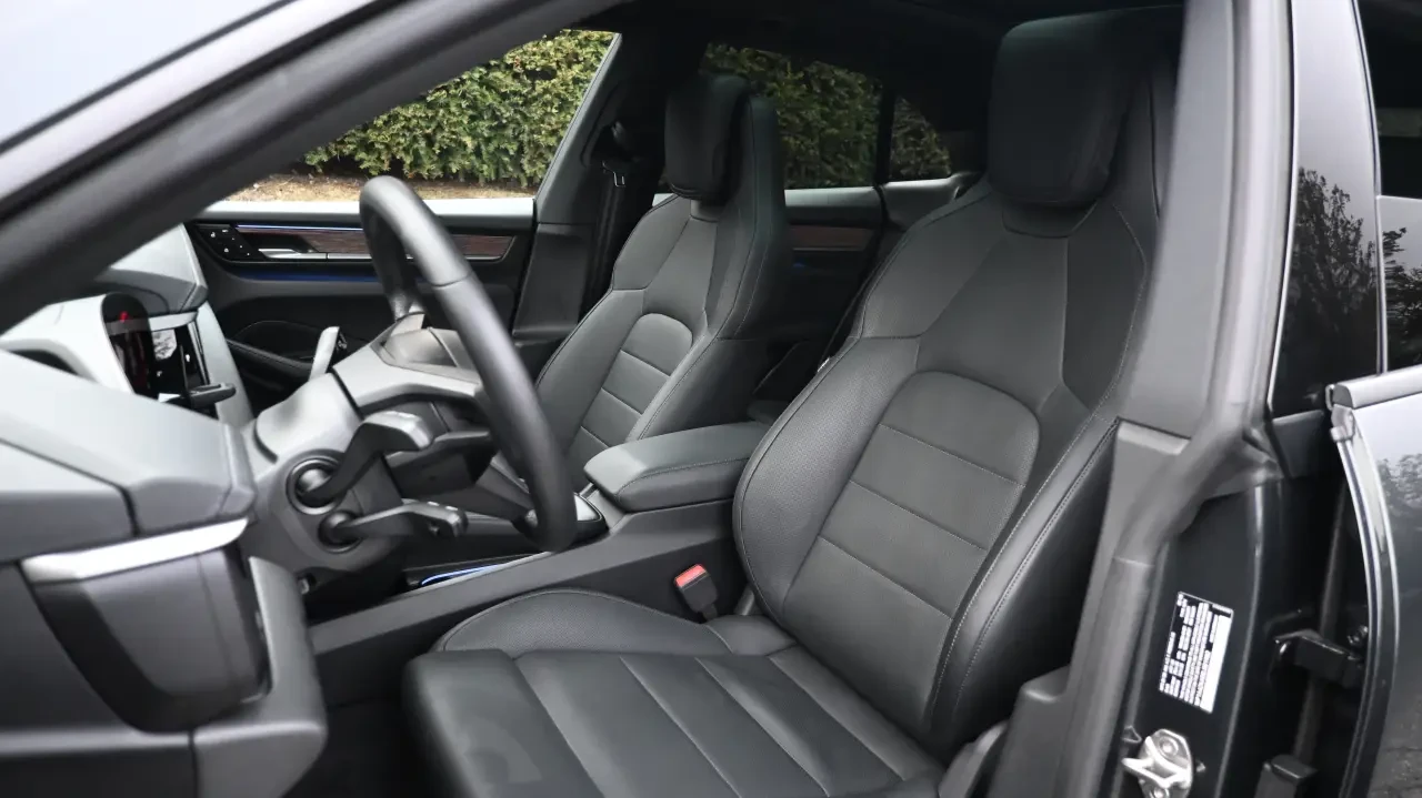 2025 Porsche Macan Electric - Image 5 of 7