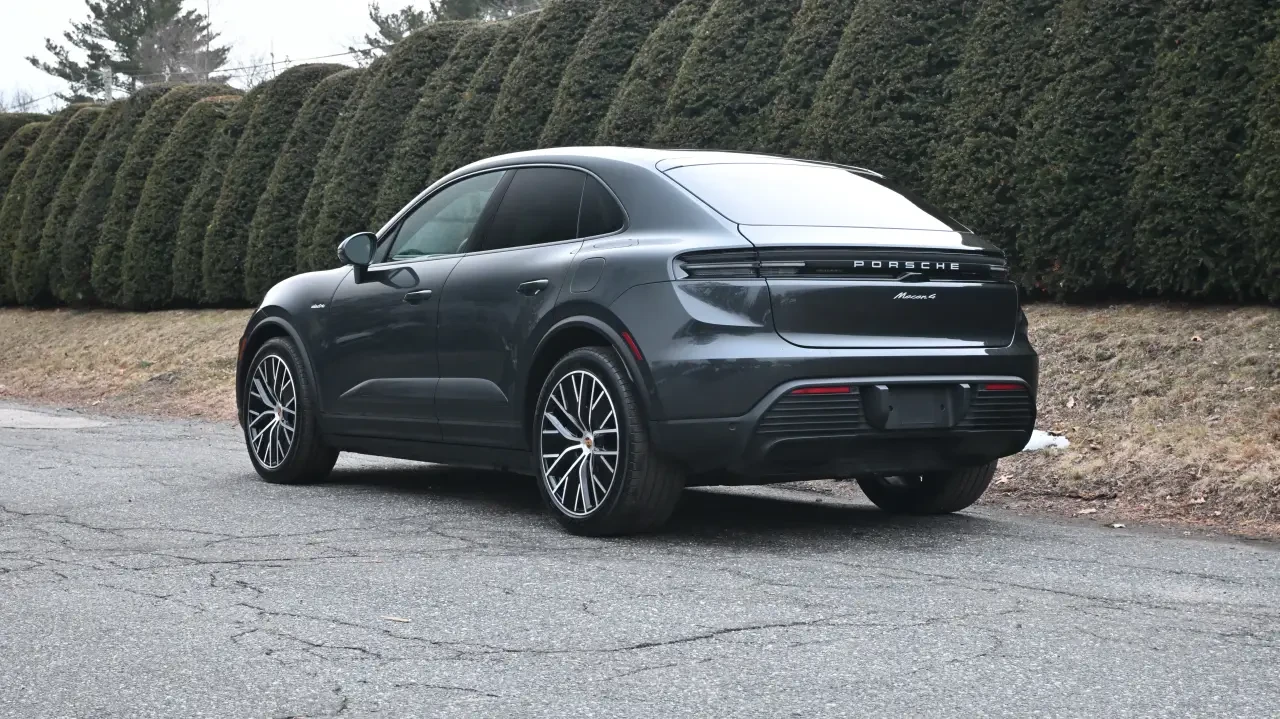 2025 Porsche Macan Electric - Image 3 of 7
