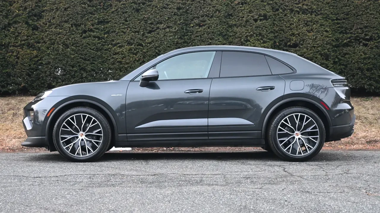 2025 Porsche Macan Electric - Image 2 of 7
