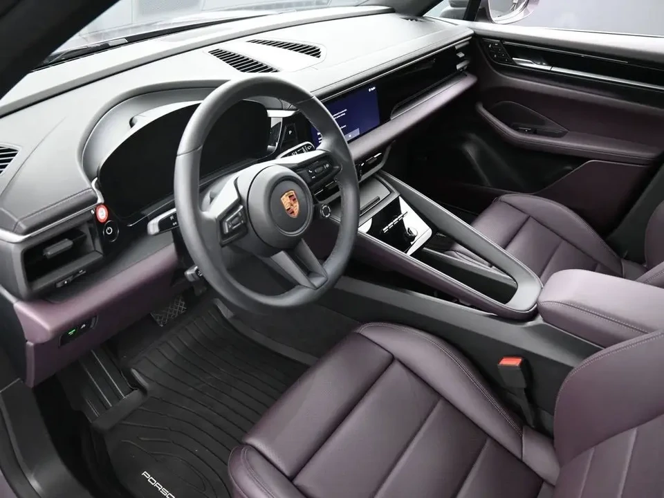 2025 Porsche Macan Electric - Image 6 of 9
