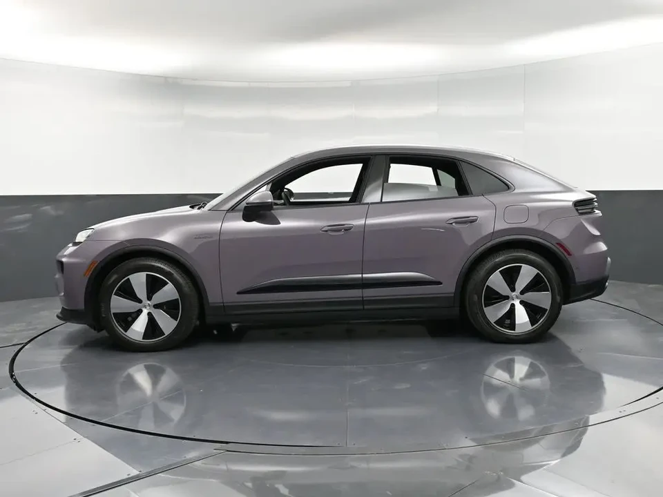 2025 Porsche Macan Electric - Image 4 of 9