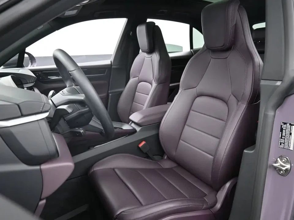2025 Porsche Macan Electric - Image 7 of 9