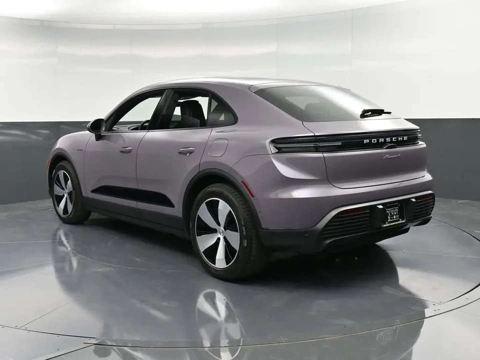 2025 Porsche Macan Electric - Image 5 of 9