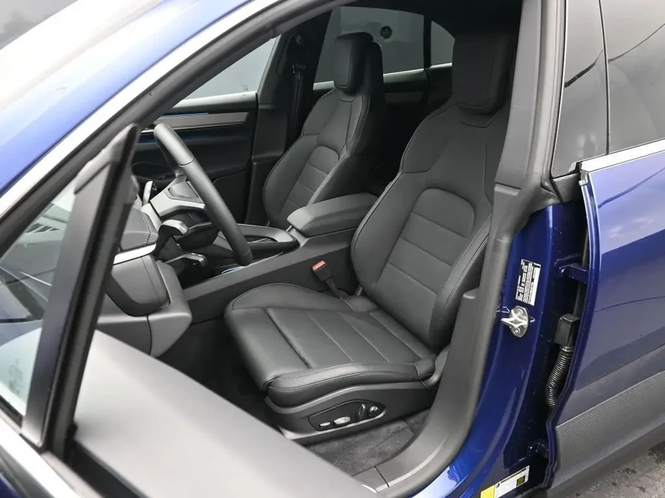 2025 Porsche Macan Electric - Image 5 of 7