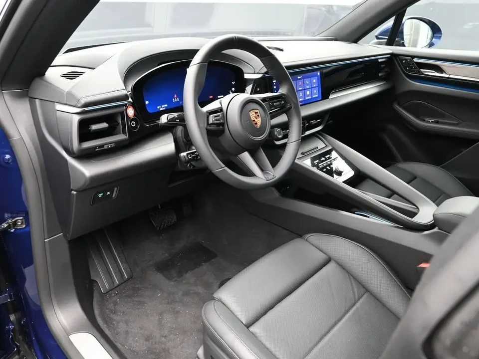 2025 Porsche Macan Electric - Image 4 of 7