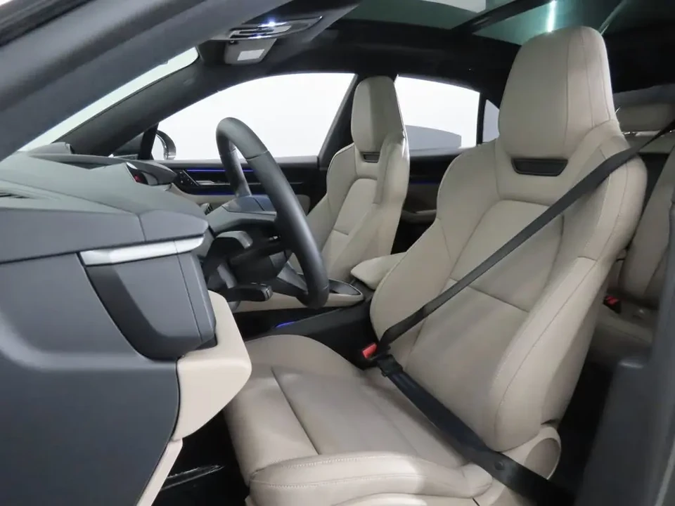 2025 Porsche Macan Electric - Image 5 of 7