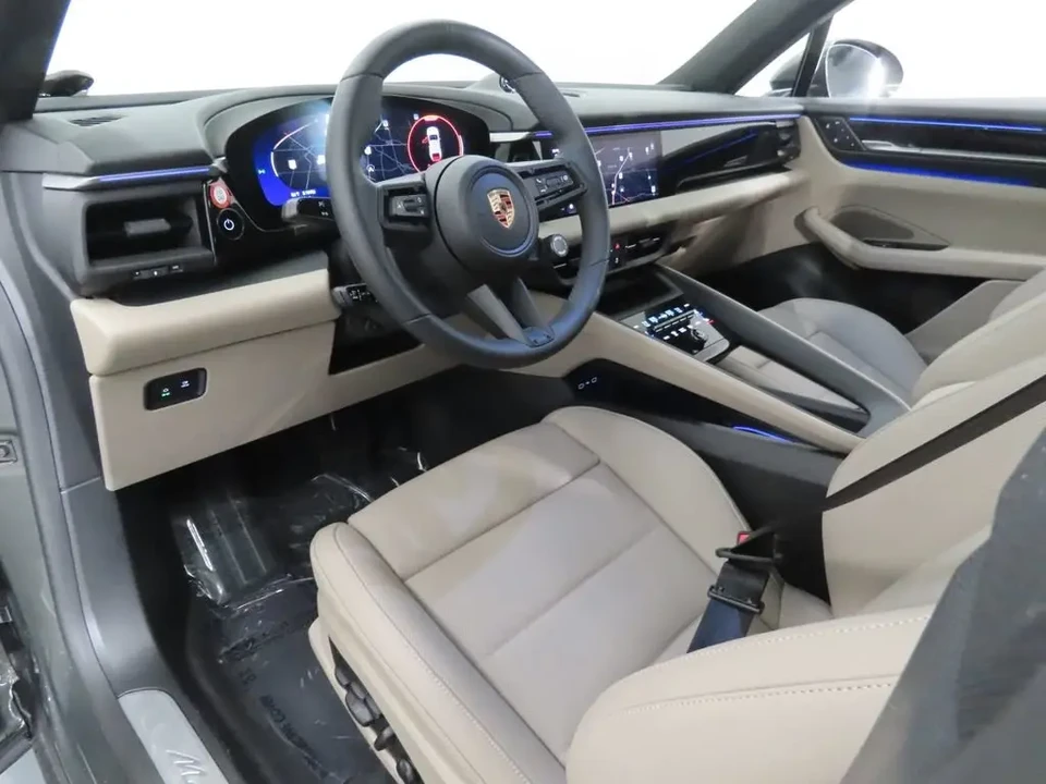2025 Porsche Macan Electric - Image 4 of 7