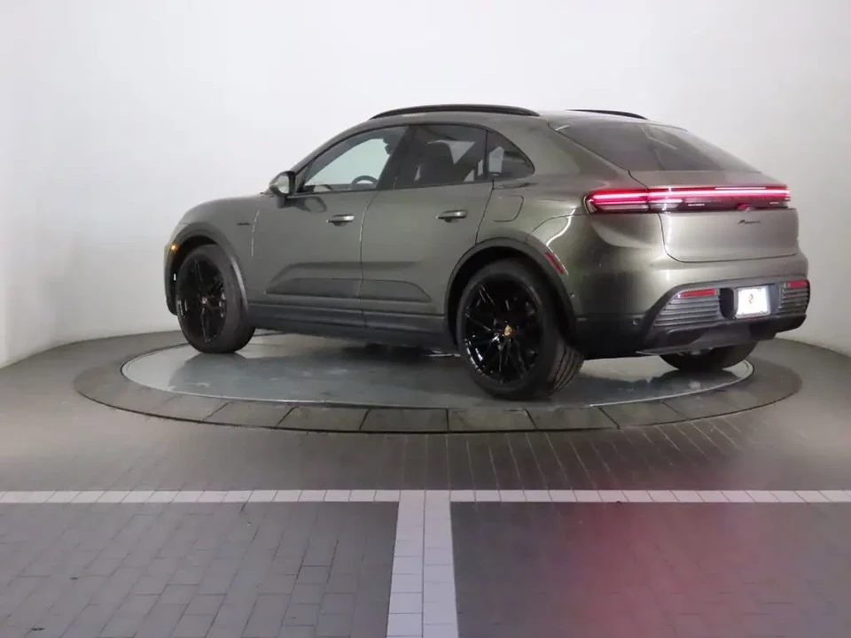 2025 Porsche Macan Electric - Image 3 of 7