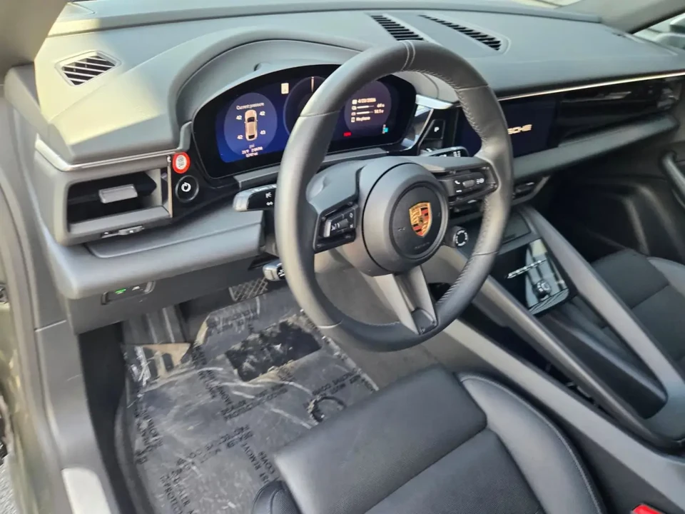 2025 Porsche Macan Electric - Image 4 of 11