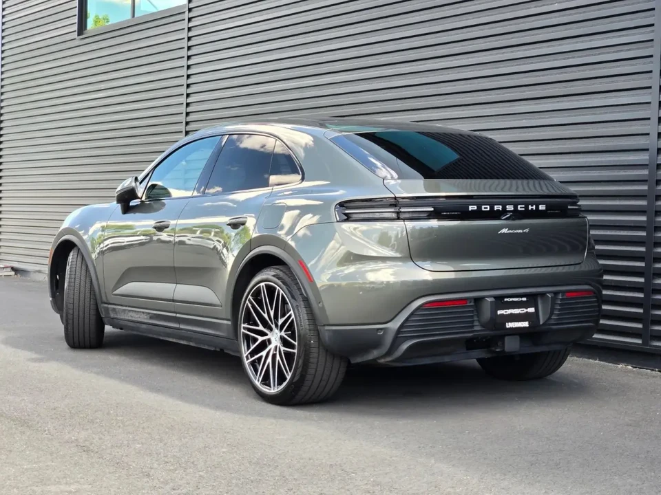 2025 Porsche Macan Electric - Image 3 of 11