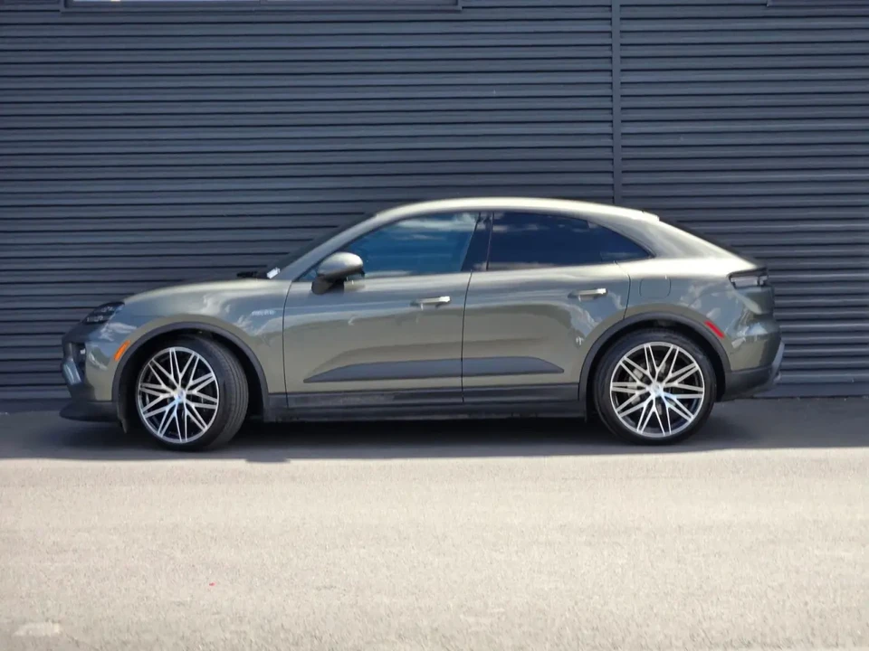 2025 Porsche Macan Electric - Image 2 of 11