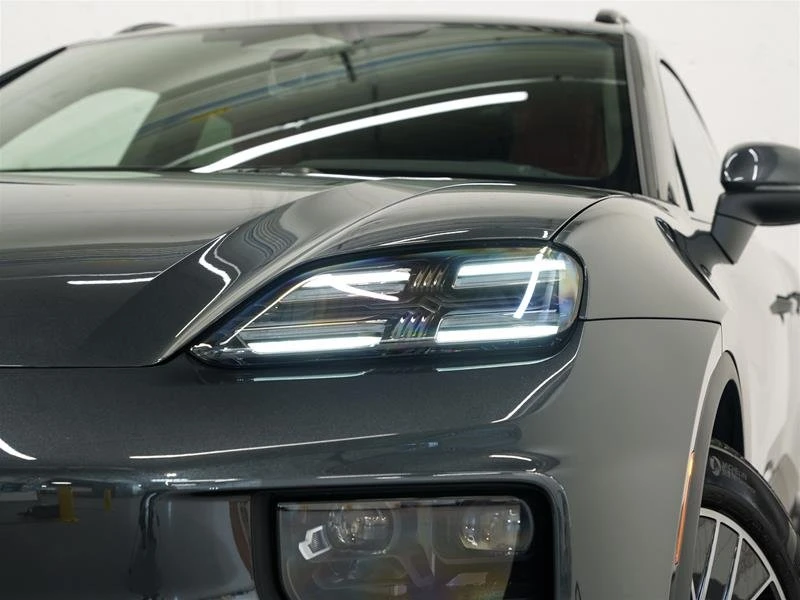 2025 Porsche Macan Electric - Image 3 of 15