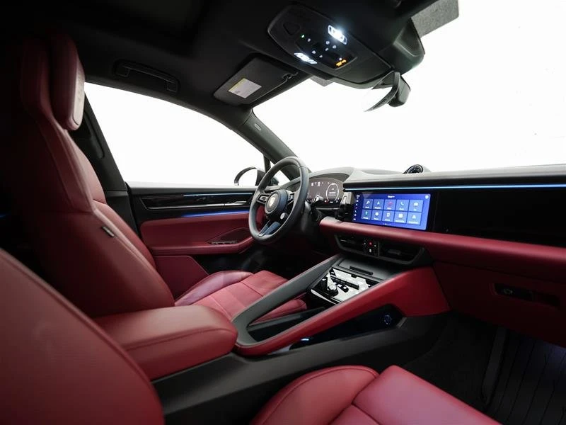 2025 Porsche Macan Electric - Image 9 of 15
