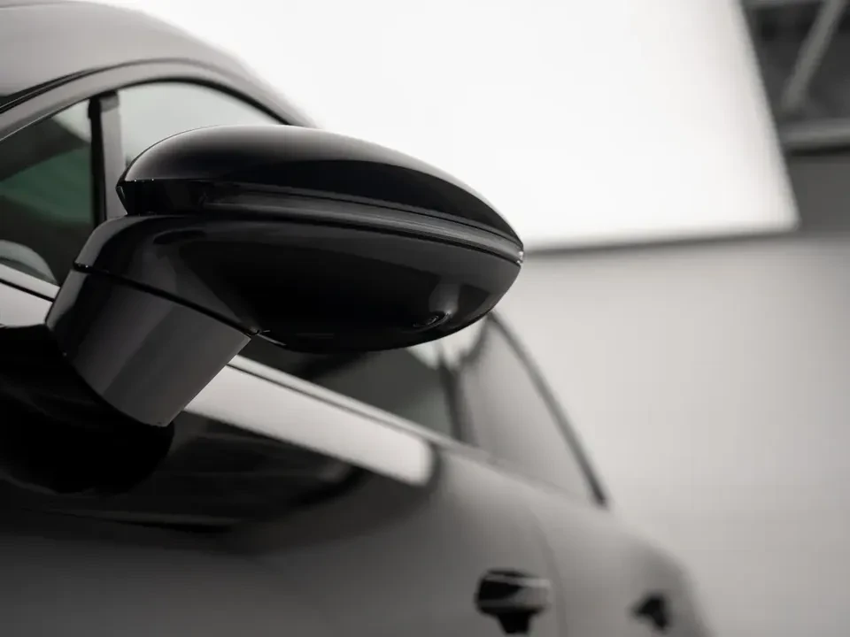 2025 Porsche Macan Electric - Image 7 of 20