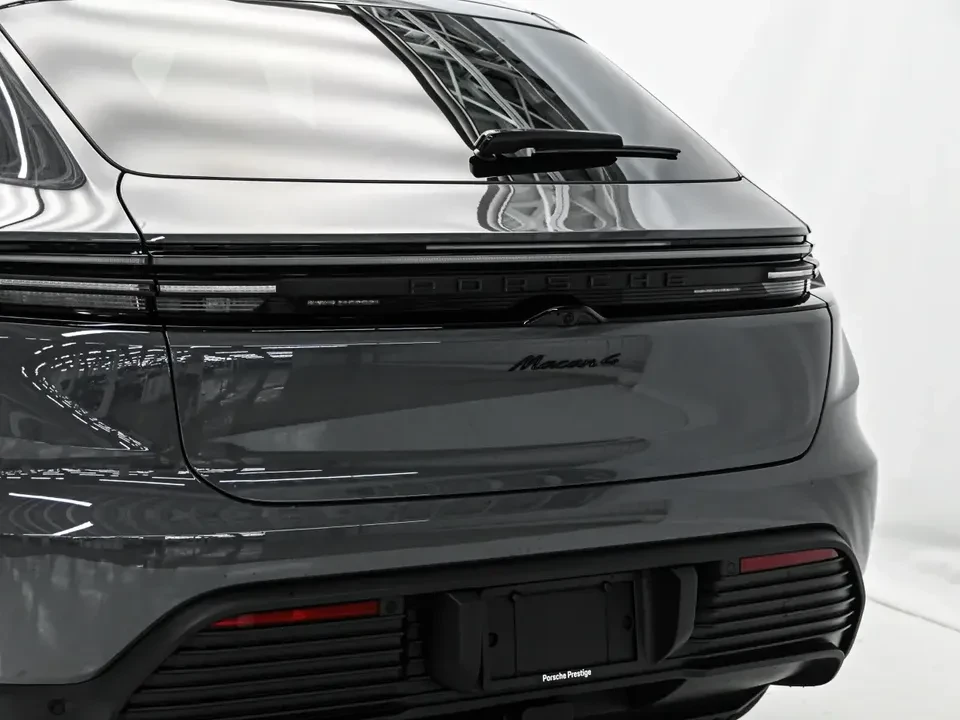 2025 Porsche Macan Electric - Image 14 of 20
