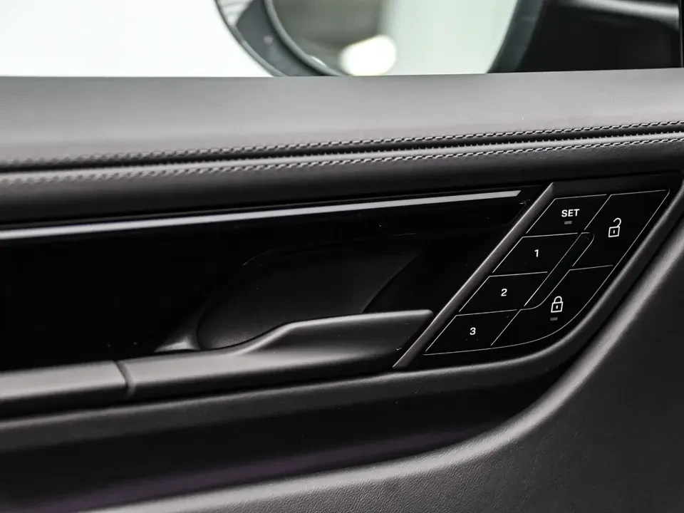 2025 Porsche Macan Electric - Image 19 of 20