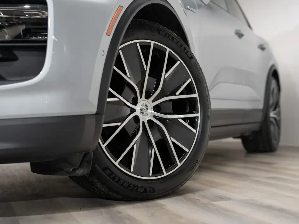 2025 Porsche Macan Electric - Image 8 of 20