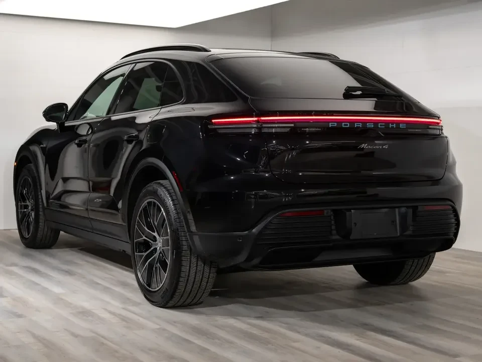 2025 Porsche Macan Electric - Image 11 of 20