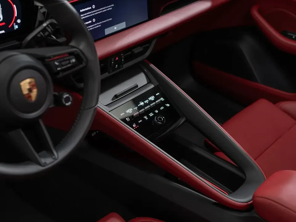 2025 Porsche Macan Electric - Image 20 of 20