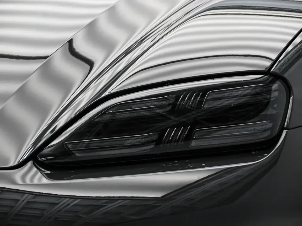 2025 Porsche Macan Electric - Image 11 of 20