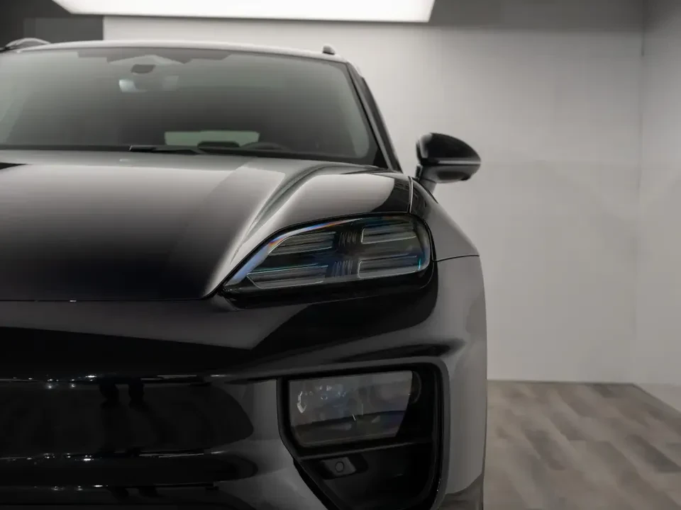 2025 Porsche Macan Electric - Image 5 of 20