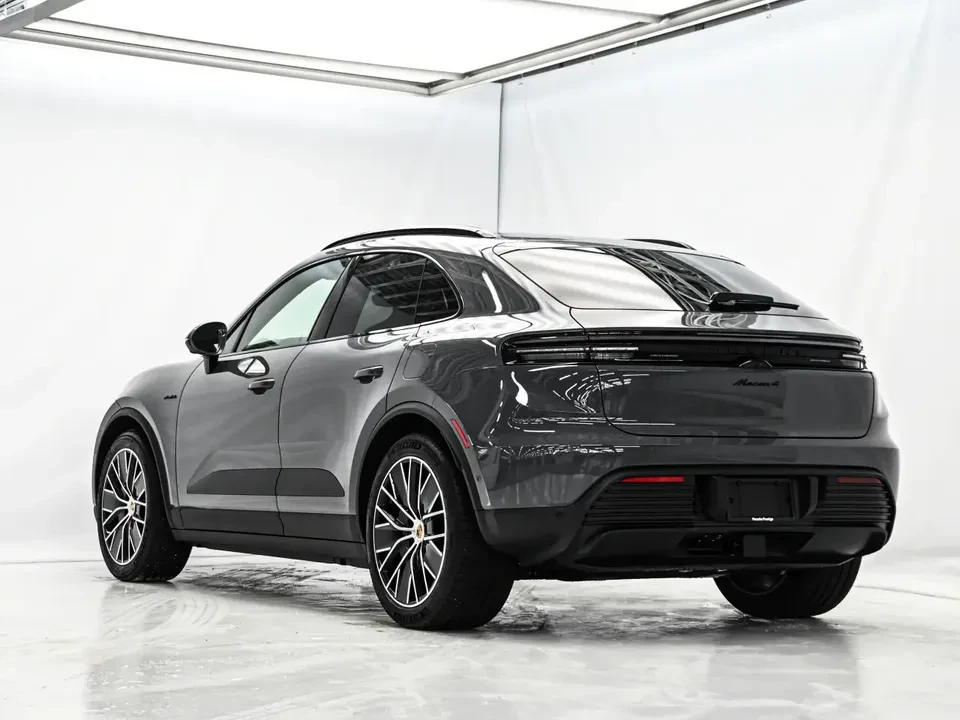 2025 Porsche Macan Electric - Image 5 of 20