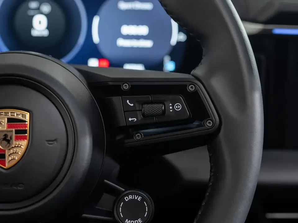 2025 Porsche Macan Electric - Image 19 of 20