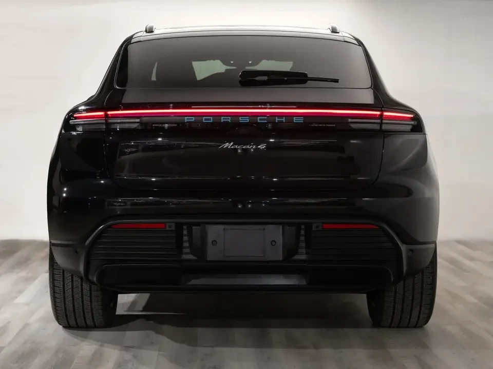 2025 Porsche Macan Electric - Image 12 of 20