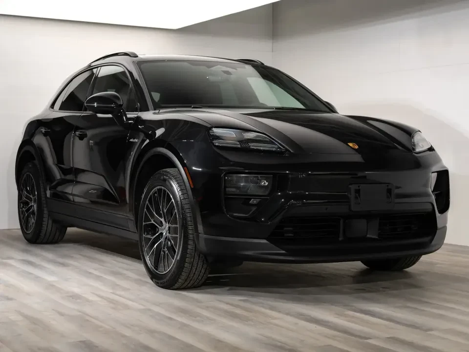 2025 Porsche Macan Electric - Image 16 of 20