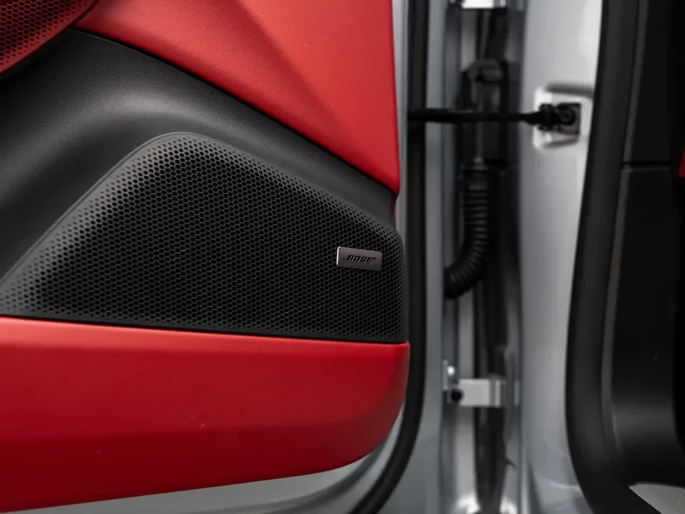 2025 Porsche Macan Electric - Image 2 of 20