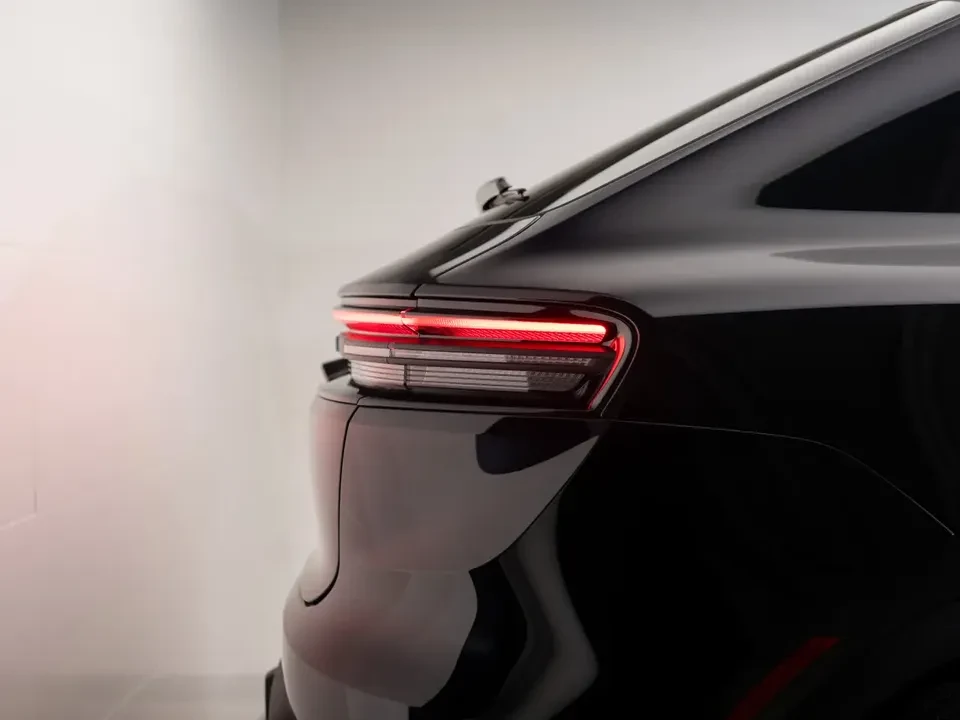 2025 Porsche Macan Electric - Image 14 of 20
