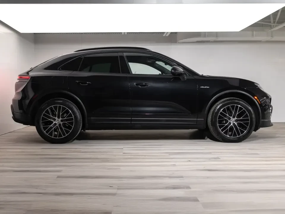 2025 Porsche Macan Electric - Image 15 of 20