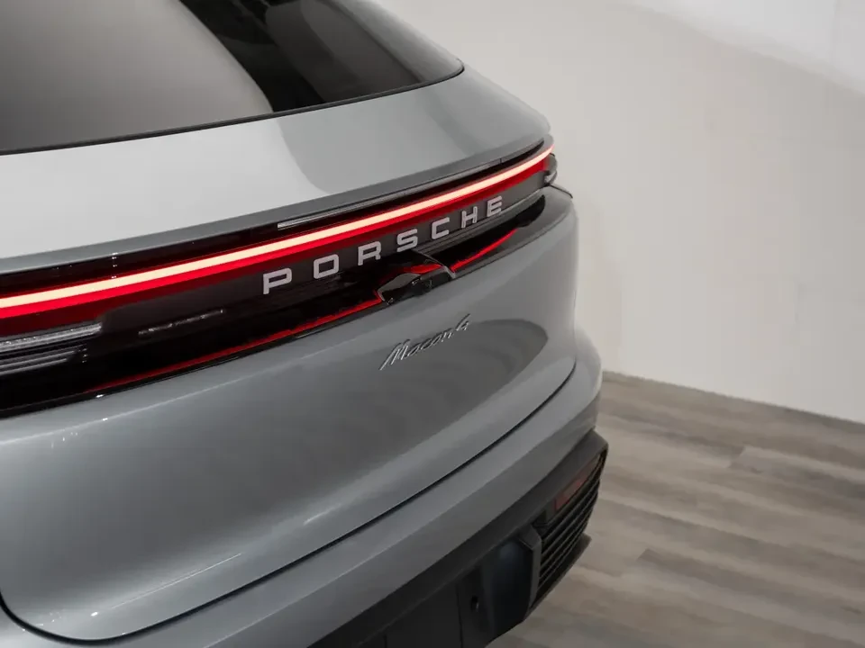 2025 Porsche Macan Electric - Image 13 of 20