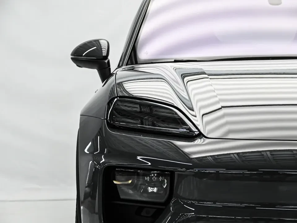 2025 Porsche Macan Electric - Image 12 of 20
