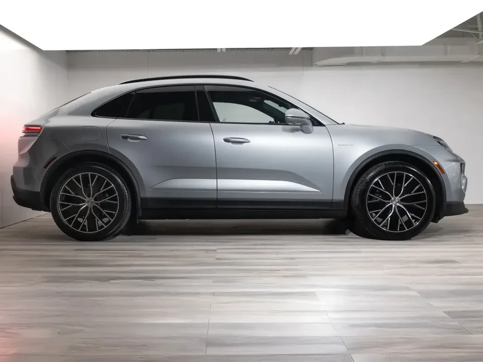 2025 Porsche Macan Electric - Image 15 of 20