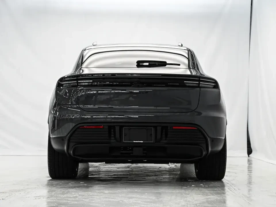 2025 Porsche Macan Electric - Image 7 of 20